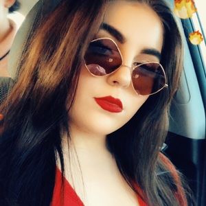 Meet your Posher, Natalie